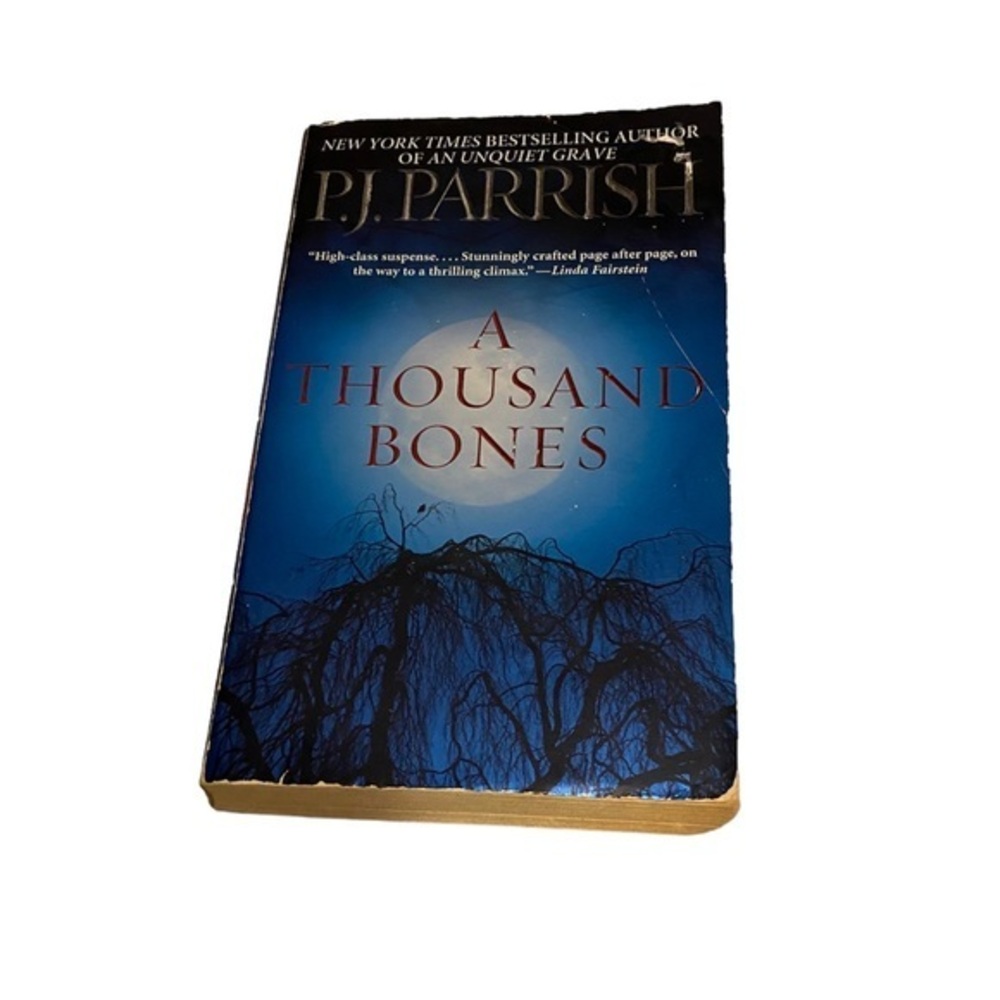 P. J. Parrish first edition paperback 
A Thousand Bones